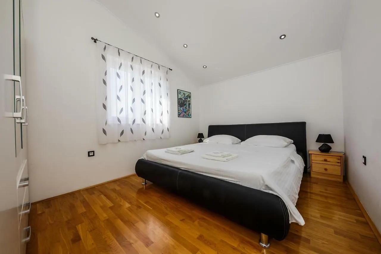 Apartments Selak Split 0*,